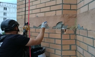 Обследование фасада здания в Красном Сулине в октябре